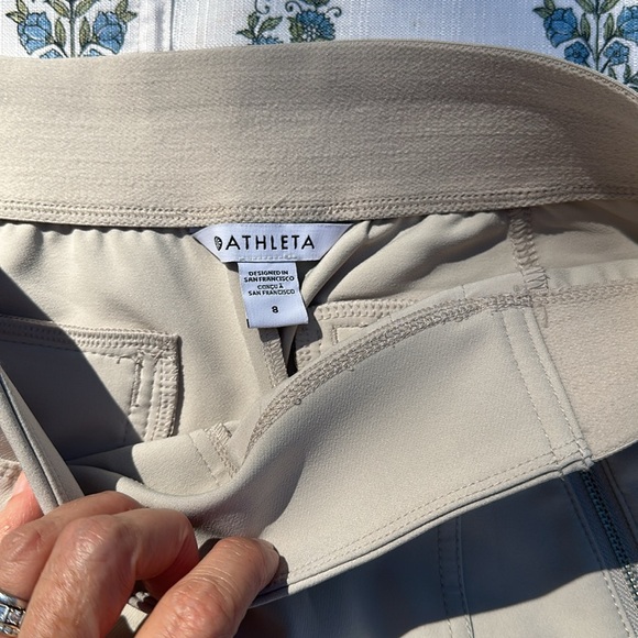 Athleta sz 8 Beige Cargo Pants with Pockets - Picture 2 of 4